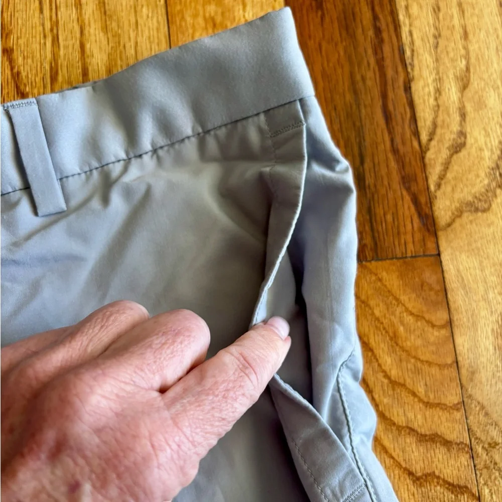 Peter Millar Featherweight Light Gray Flat-Front Performance Shorts- Size 36 - Picture 3 of 7